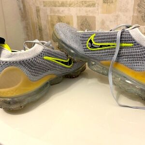 Nike VaporMax Flyknit in Gray and Neon Yellow